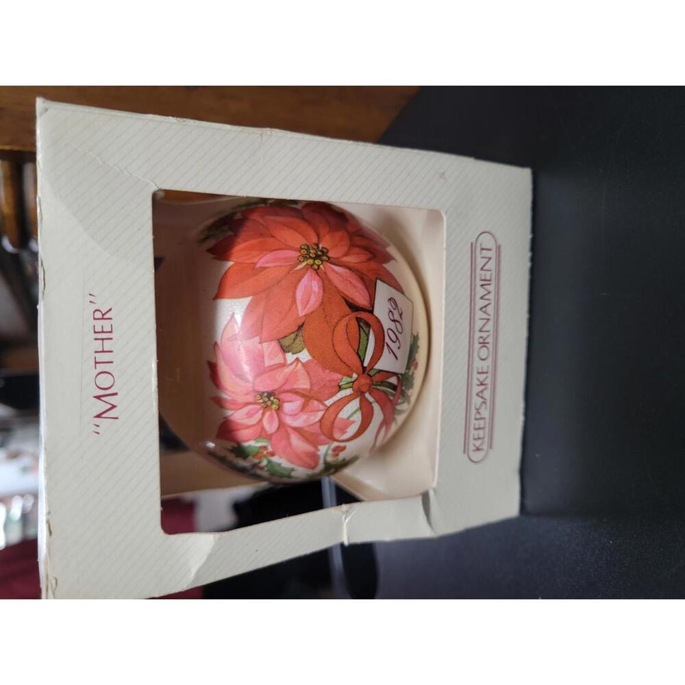 Hallmark 'Mother' Keepsake Ornament 1982 Christmas Decoration